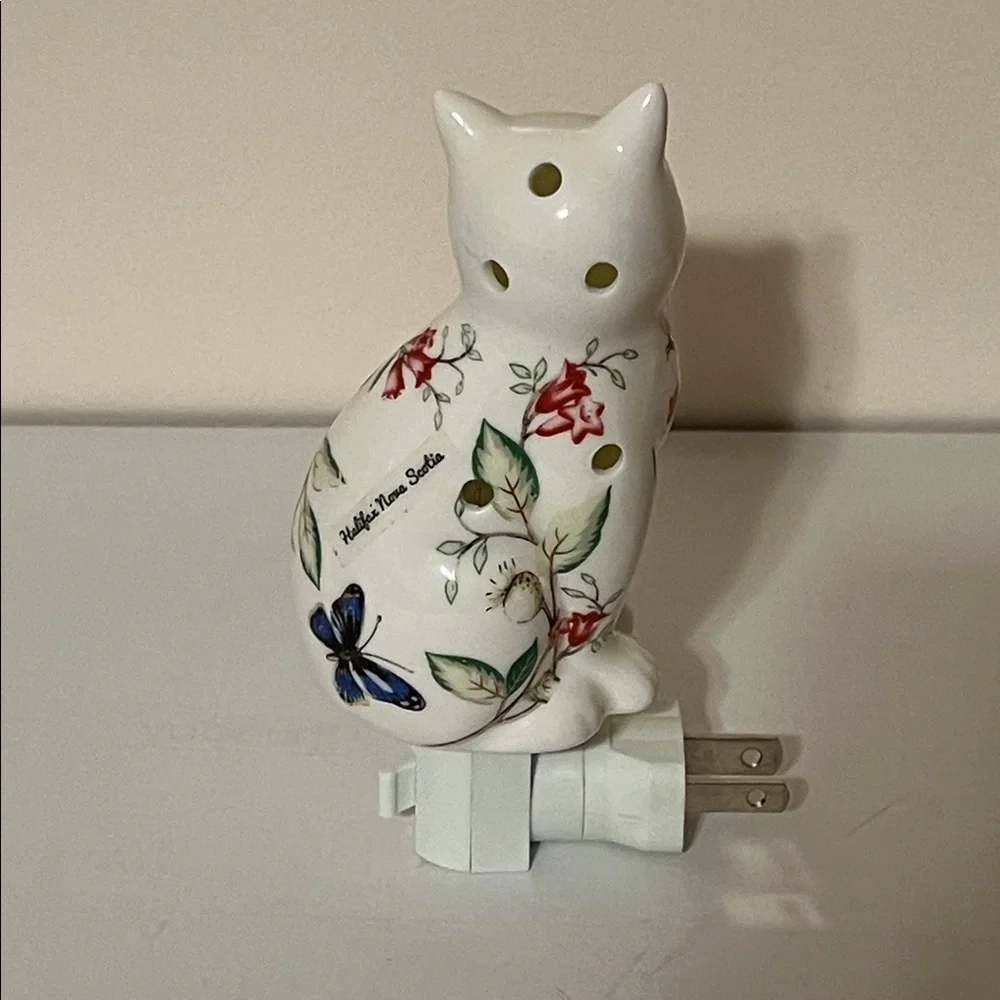 Adeline. Cat Night Light. Porcelain Kitten Butterflies 🦋 and Flowers 🌺 NWOT